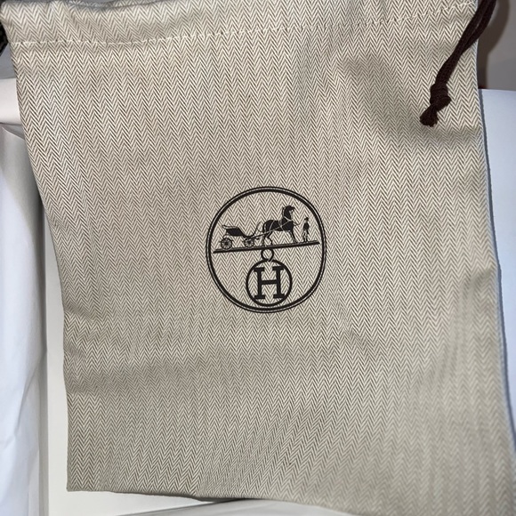 Hermes box with dust bag. Brand new never used. - Picture 2 of 2